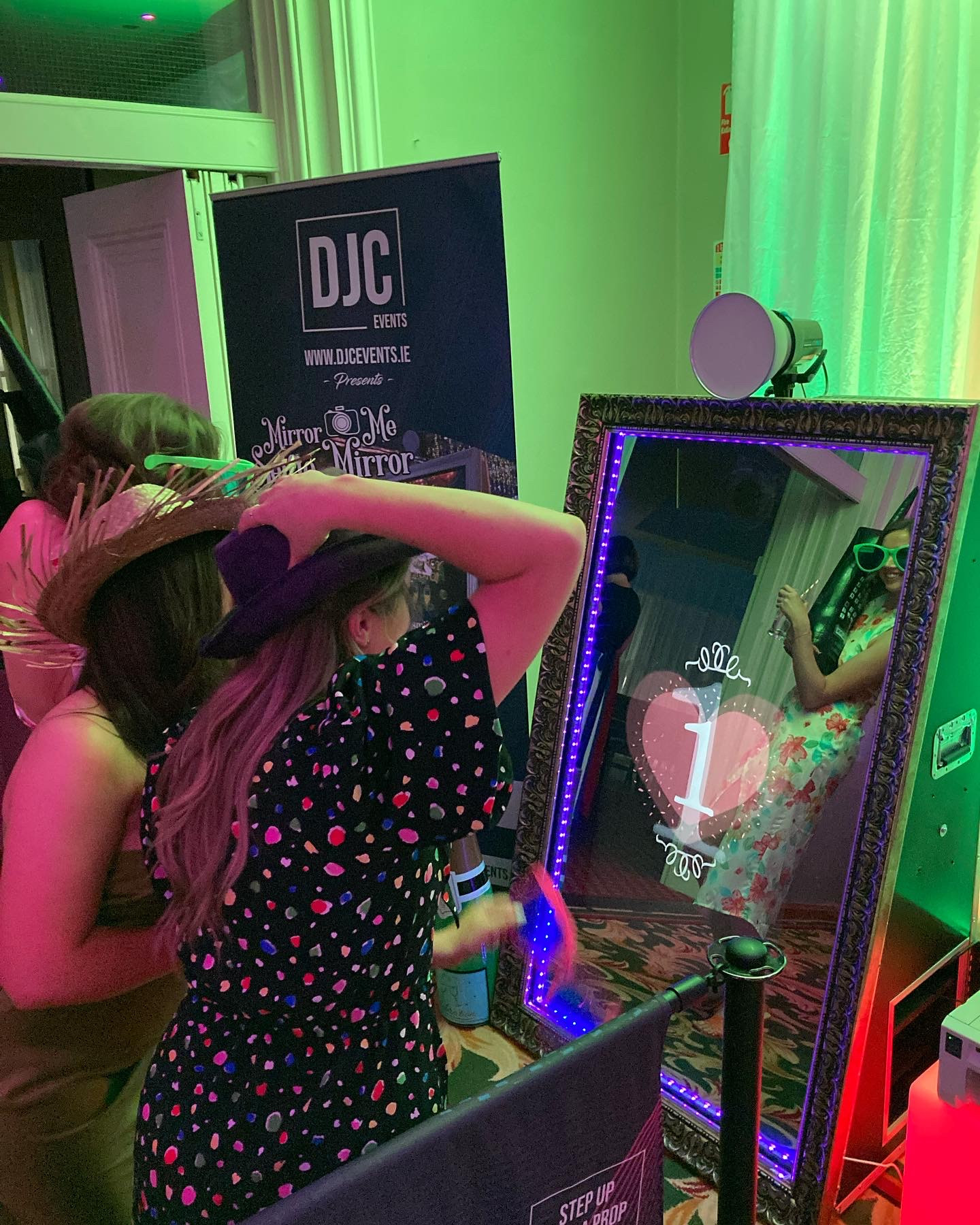 DJC Events Premium Photobooth Supplier - Selfie Mirror / 360 Photobooth / Vintage GLAM Photobooth